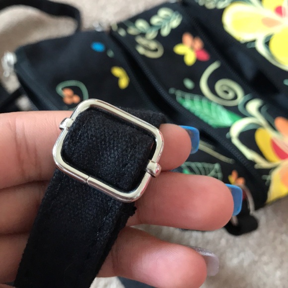 flower patterned cross body bag with 3 pockets - Picture 5 of 5